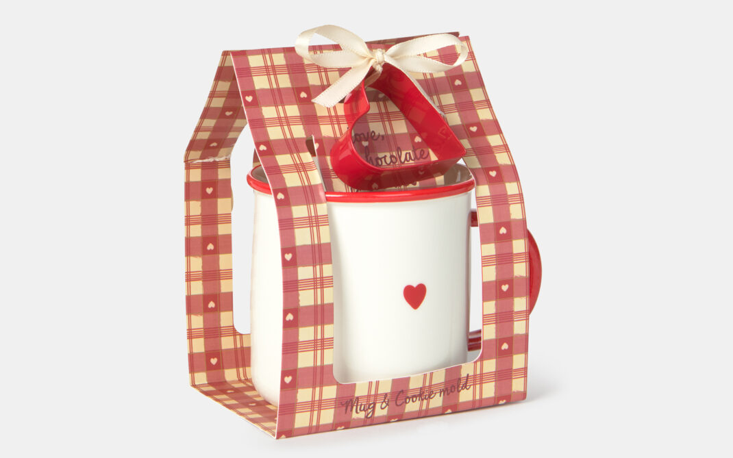 Tazza-in-ceramica--con-stampo-a-cuore---tagliabiscotti.-Natura-14,90-euro-naturaselection.com--