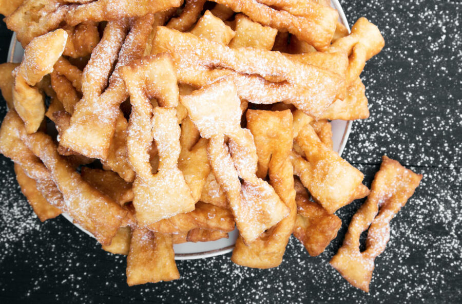 Chiacchiere di Carnevale: classiche e nella friggitrice ad aria