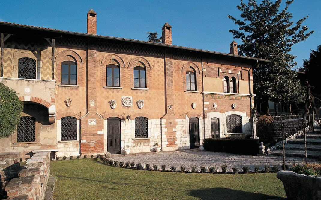 La facciata della Casa del Podest&agrave;