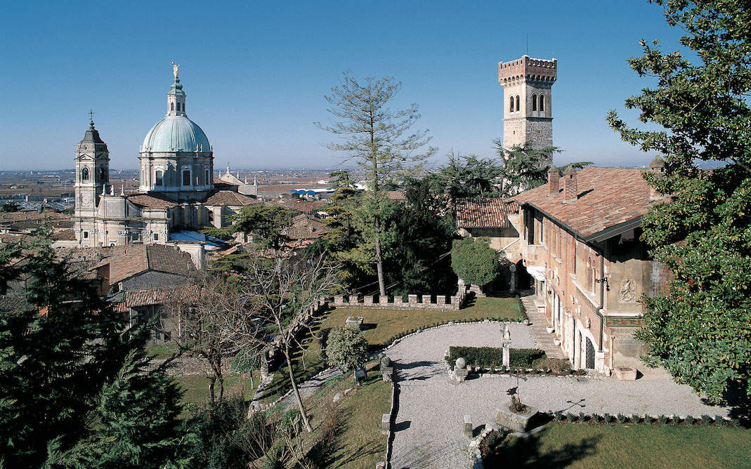 I giardini interni della Casa del Podest&agrave;