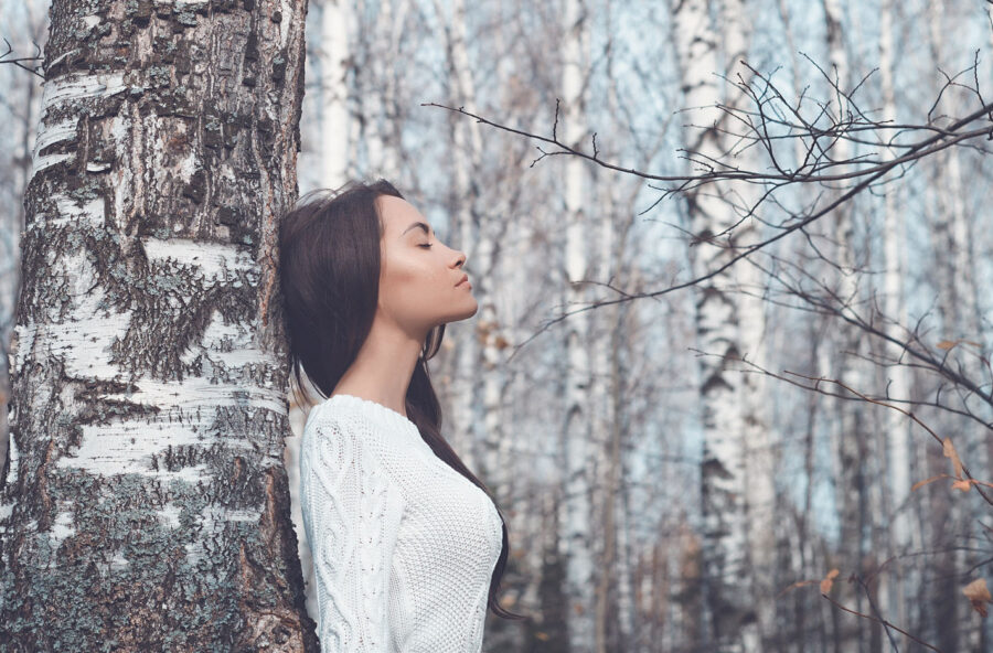 Pelle spenta, gambe pesanti, gonfiori? Sfrutta le proprietà drenanti della betulla