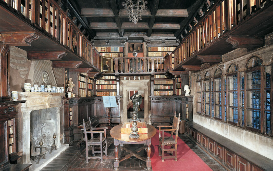 La biblioteca della Sala dellaVittoria