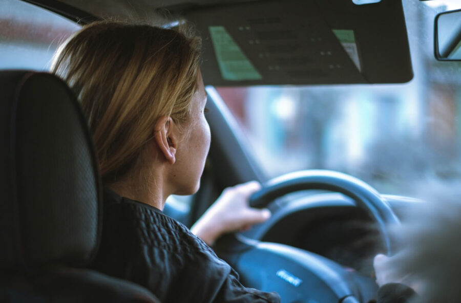 Donne al volante: ci siamo liberate dai pregiudizi?