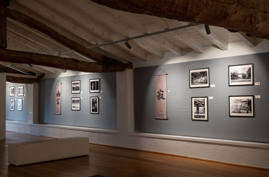 Foto di Andrea Lippi e parole e  ideogrammi interpretati da Luigi Gatti