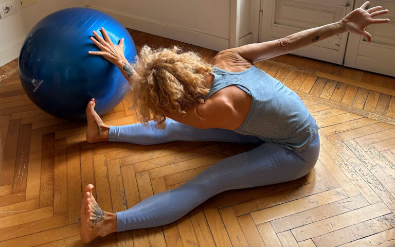 pilates -fitball - the saw