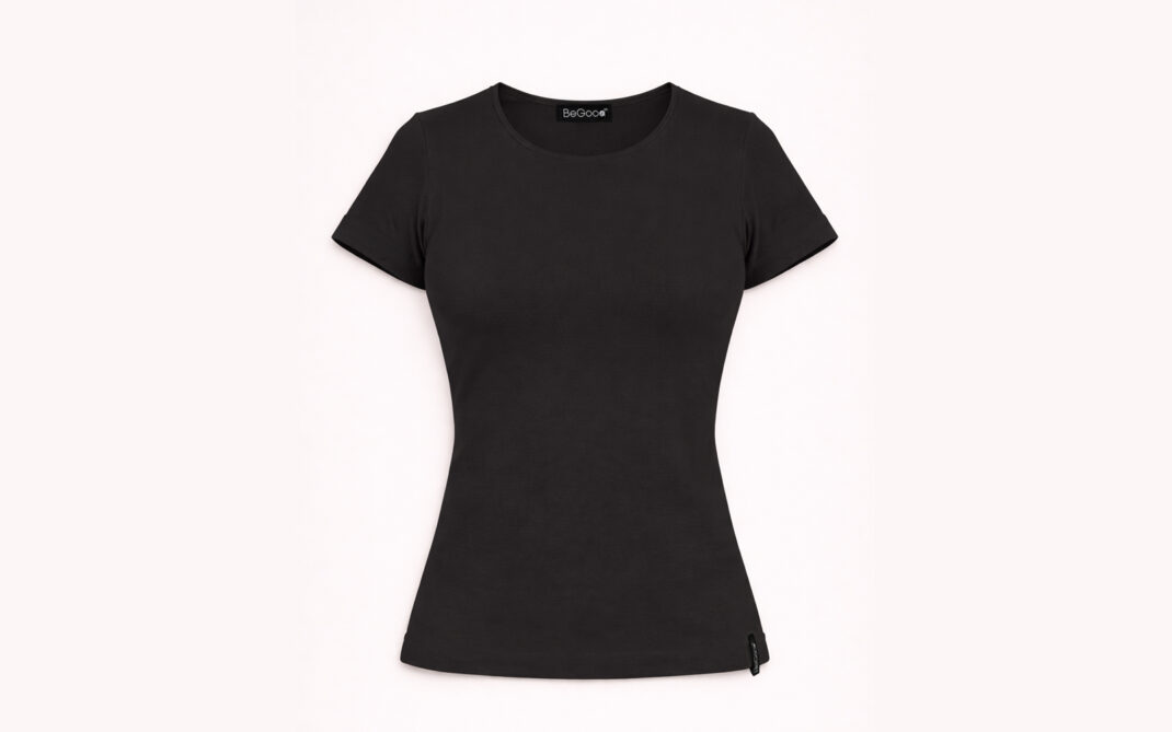 Maglia-girocollo-nera--realizzata-in-Dermofibra-Cosmetics,-il-tessuito-innovativo-pensato-al-benessere-della-pelle.-BeGood-75-euro-begoodstore.it- Tute in città