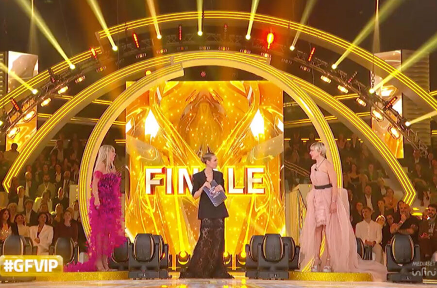 Grande Fratello Vip 2026: Alessandra Mussolini vince la sfida tra blonde queens