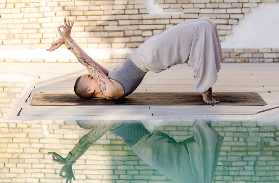 Yoga: fai il ponte per avere gambe pi&ugrave; leggere