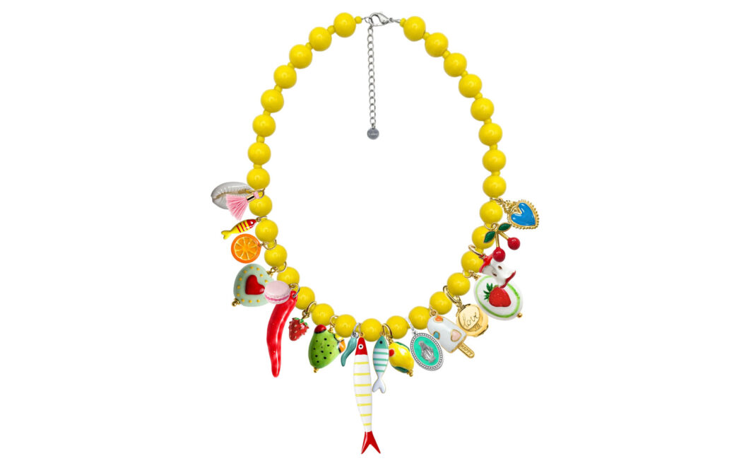 Collana-realizzata-con-sfere-gialle,-elementi-in-ceramica-e-charms-colorati.-Valeria--Bugatto-Gioielli---45-euro-valeriabugattogioielli.it- Frutta di stagione... da indossare