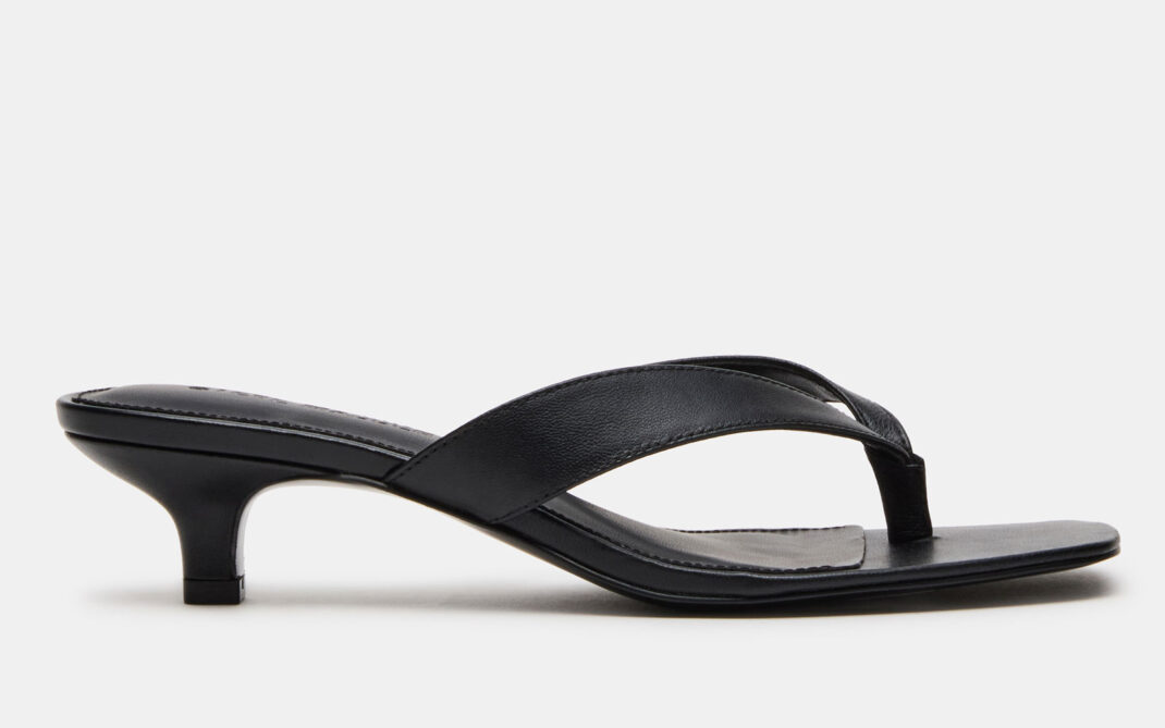 Infradito-nero-in-pelle,-modello-Heyley-.Steve-Madden-.stevemadden.it- Moda: Infradito con tacco kitten