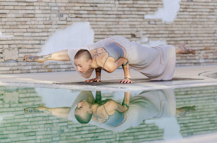 Yoga: fai la Spaccata volante per migliorare coordinazione e propiocezione