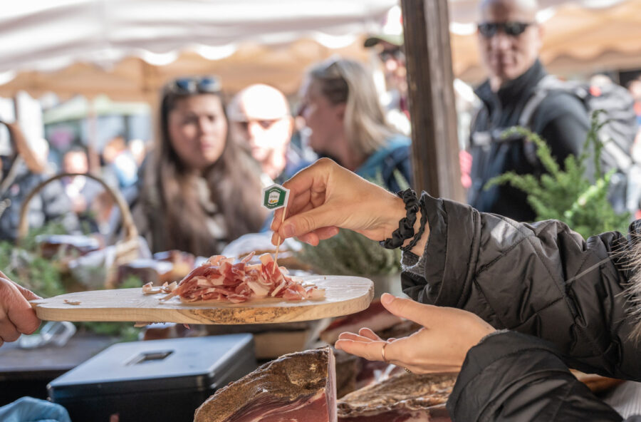 Festa dello Speck 2026: gusto in quota per celebrare un anniversario storico