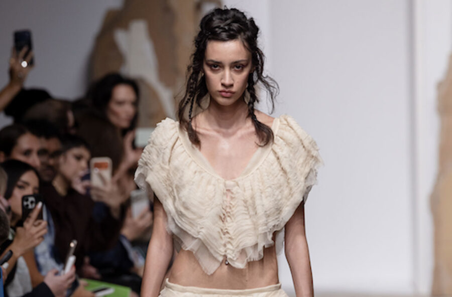 Milano Fashion Week P/E 2027: il fascino di sperimentazioni e decostruzioni