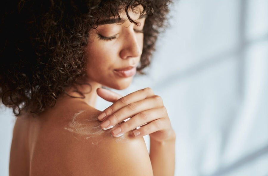 Pelle opaca? La beauty routine per restituirle luce